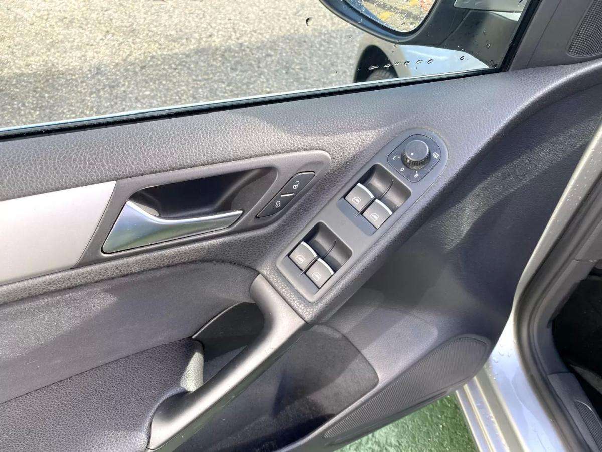 volkswagen-golf-cabriolet-2012-diesel-1598cc