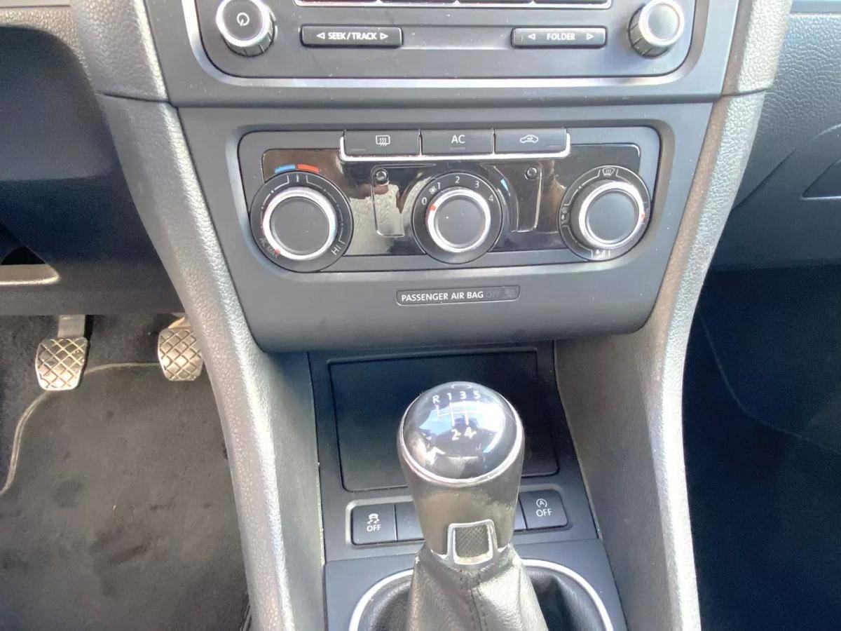 volkswagen-golf-cabriolet-2012-diesel-1598cc