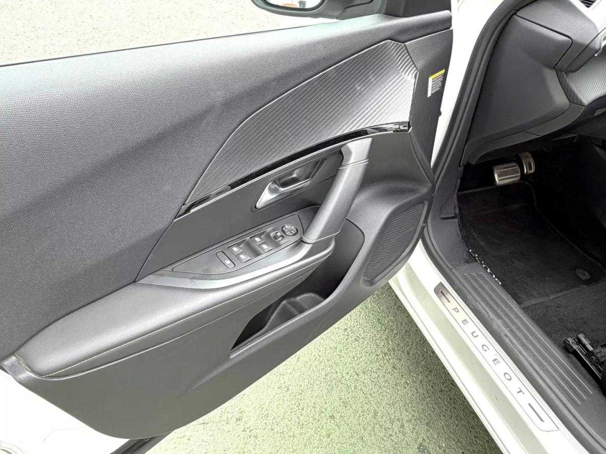 peugeot-e-2008-2023-eletrico-0cc