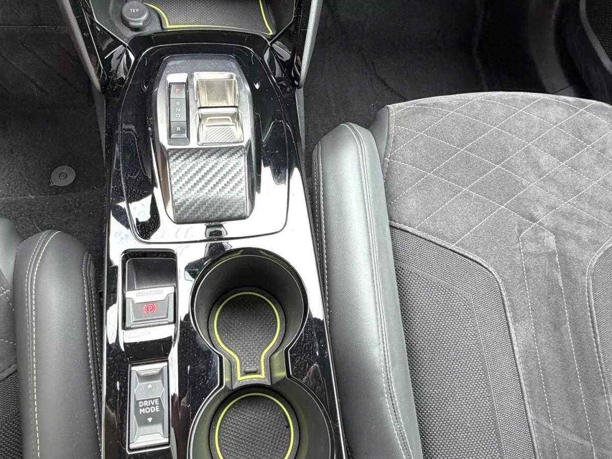 peugeot-e-2008-2023-eletrico-0cc