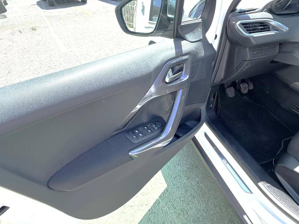 peugeot-2008-2018-gasolina-1199cc