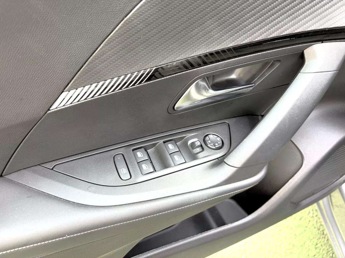 peugeot-e-2008-2025-eletrico-0cc
