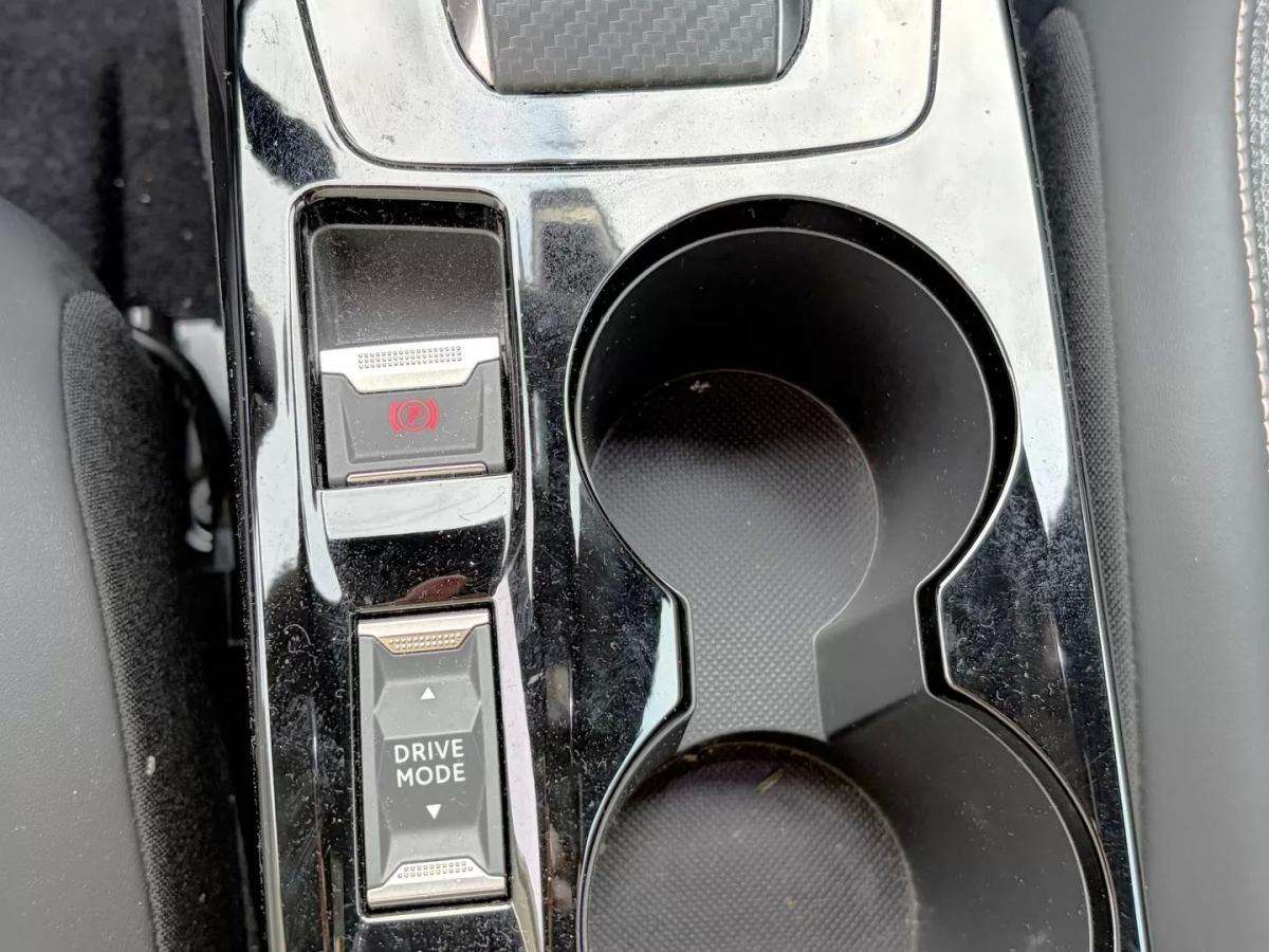 peugeot-e-2008-2025-eletrico-0cc