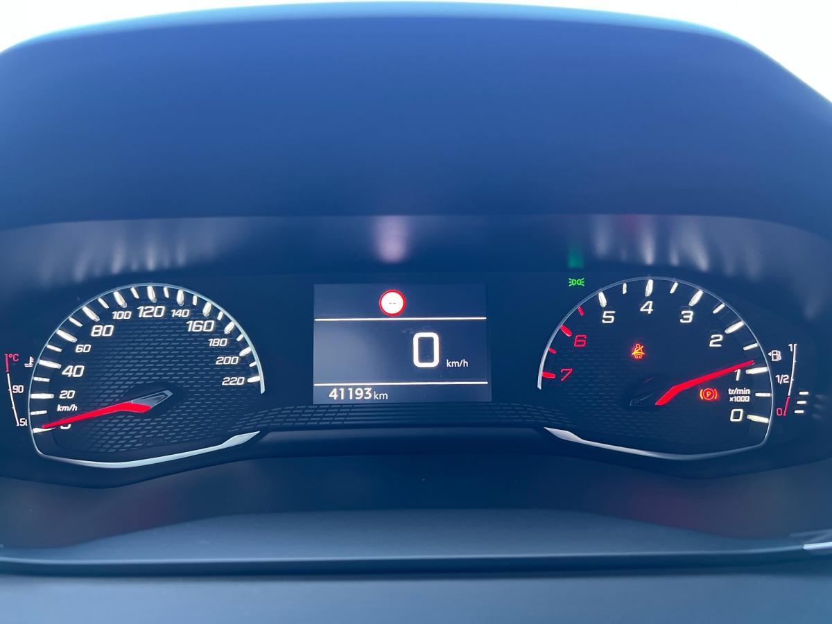 peugeot-208-2022-gasolina-1199cc