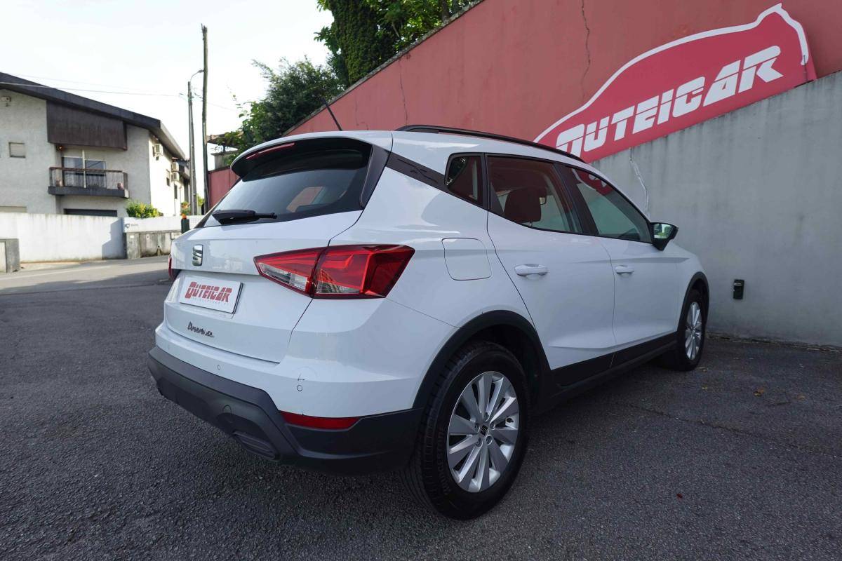 seat-arona-2023-gasolina-999cc