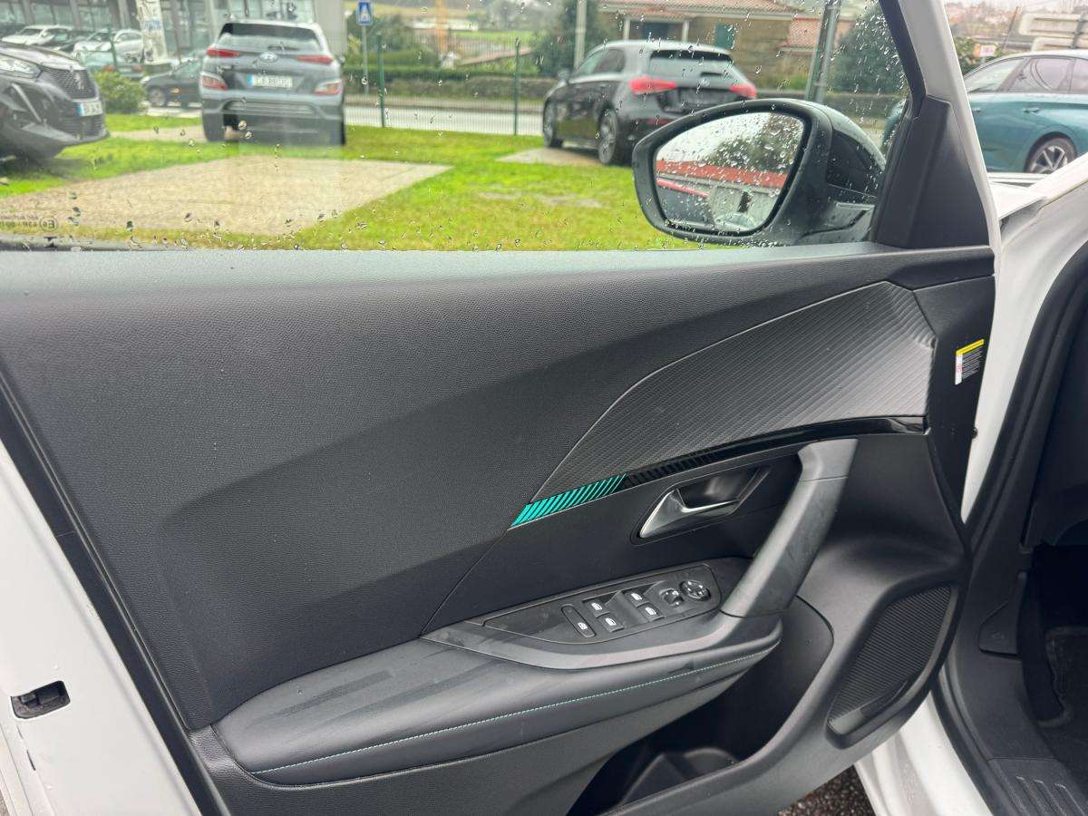 peugeot-2008-2022-gasolina-1199cc