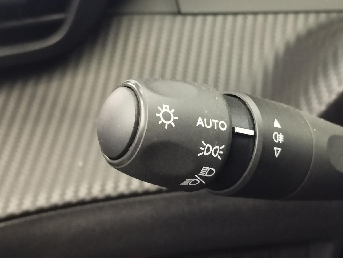 peugeot-2008-2022-gasolina-1199cc