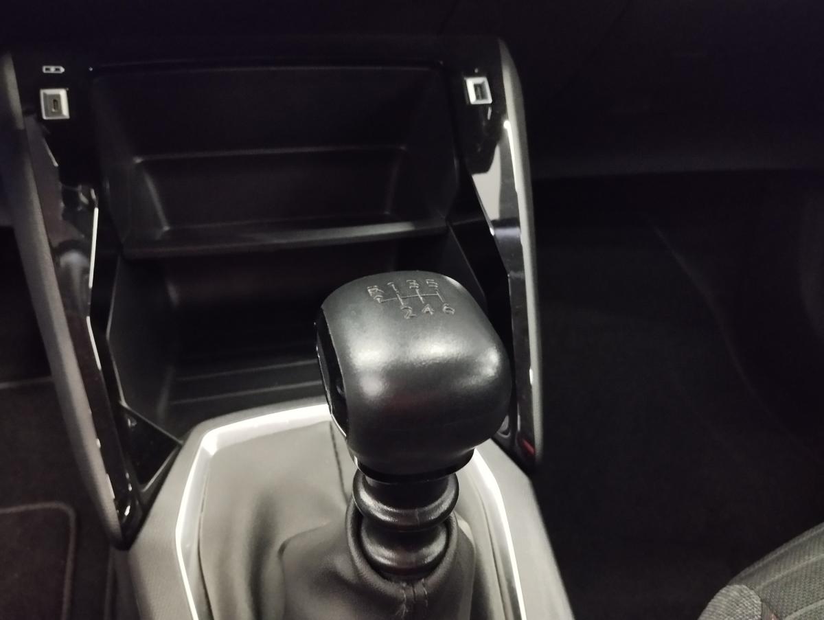peugeot-2008-2022-gasolina-1199cc