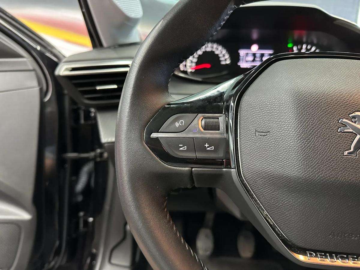 peugeot-208-2023-gasolina-1199cc