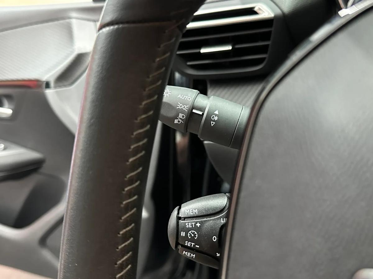 peugeot-208-2023-gasolina-1199cc