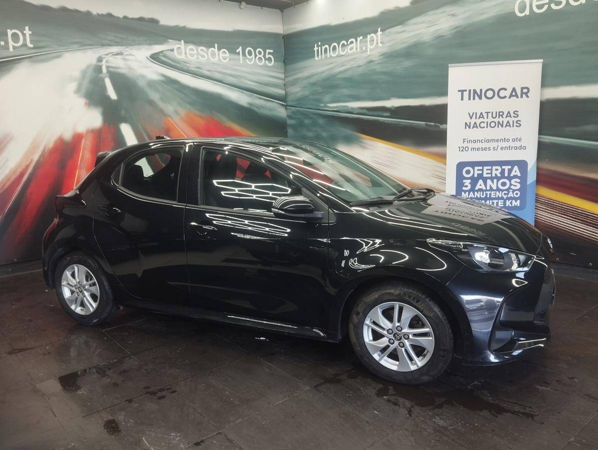 toyota-yaris-2023-hibrido-a-gasolina-1490cc