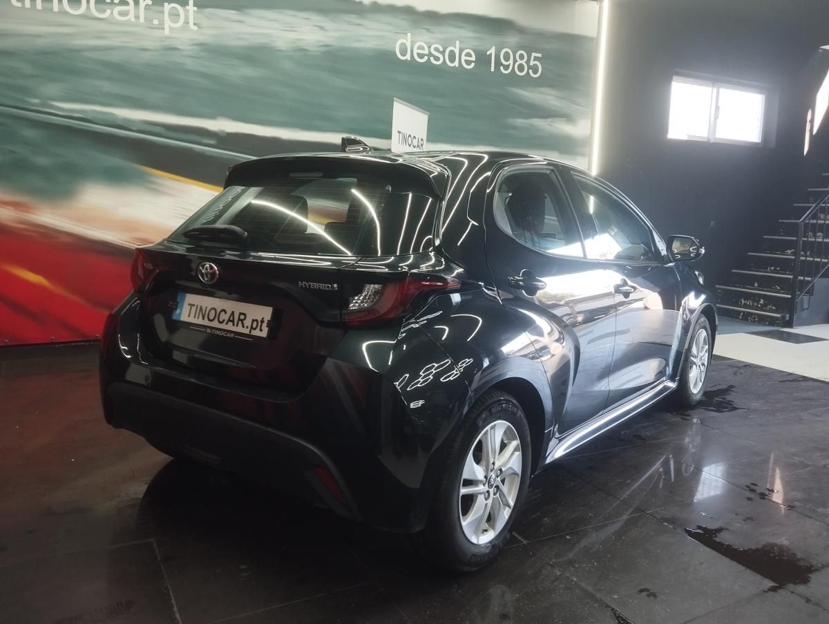 toyota-yaris-2023-hibrido-a-gasolina-1490cc