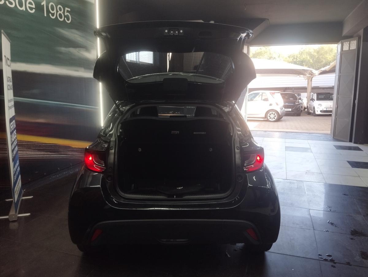 toyota-yaris-2023-hibrido-a-gasolina-1490cc
