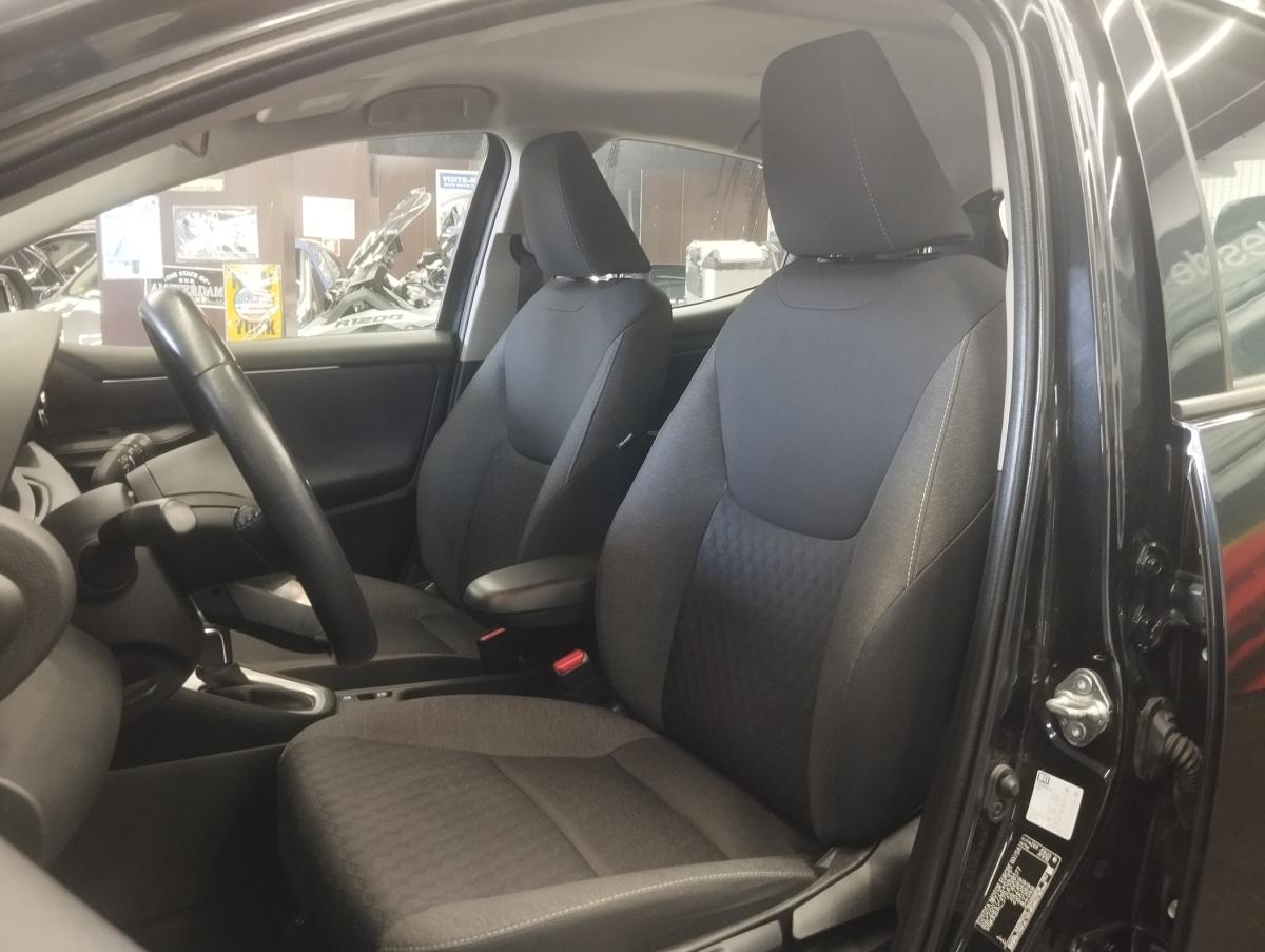 toyota-yaris-2023-hibrido-a-gasolina-1490cc