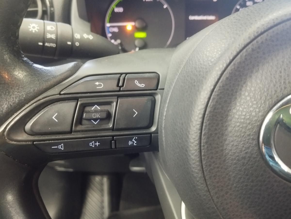 toyota-yaris-2023-hibrido-a-gasolina-1490cc