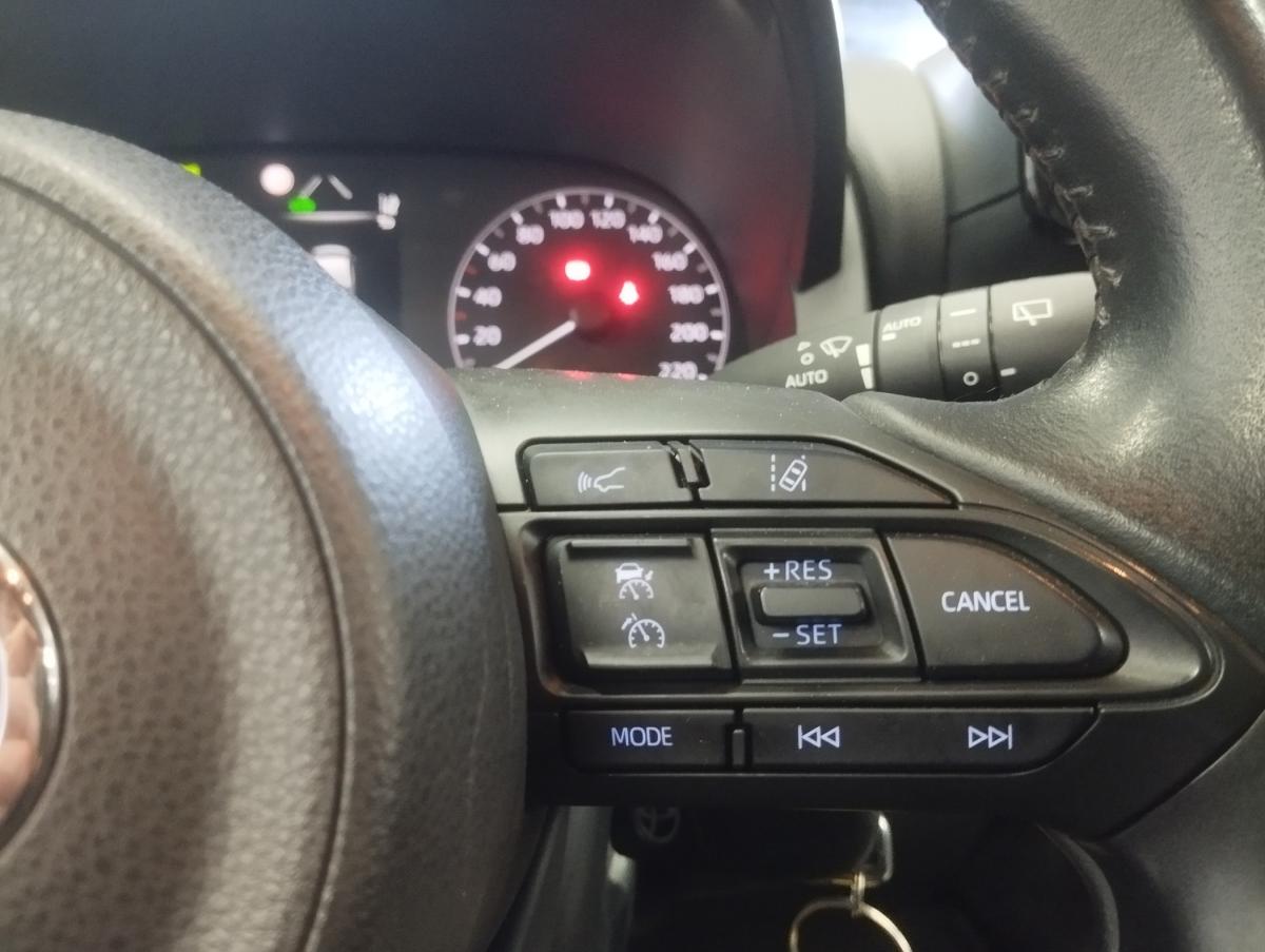 toyota-yaris-2023-hibrido-a-gasolina-1490cc