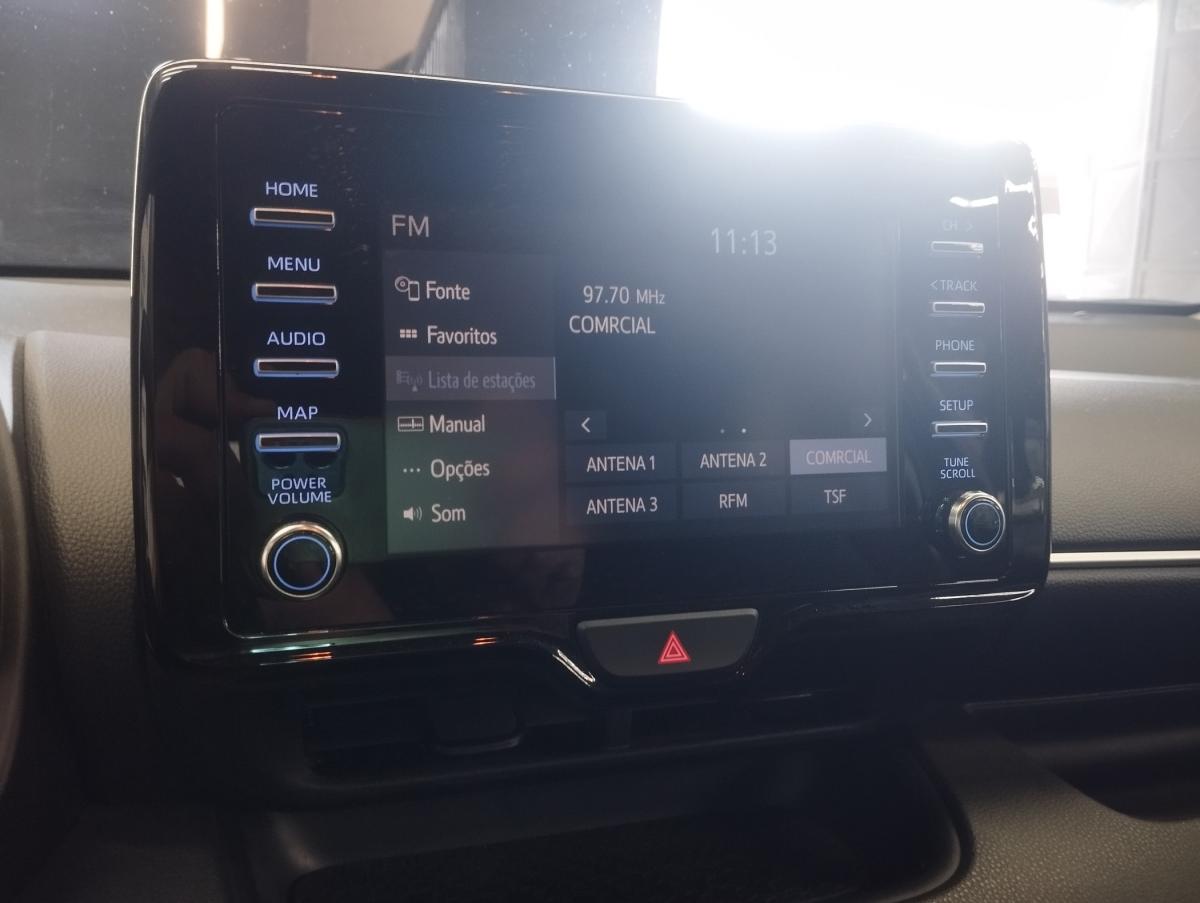 toyota-yaris-2023-hibrido-a-gasolina-1490cc