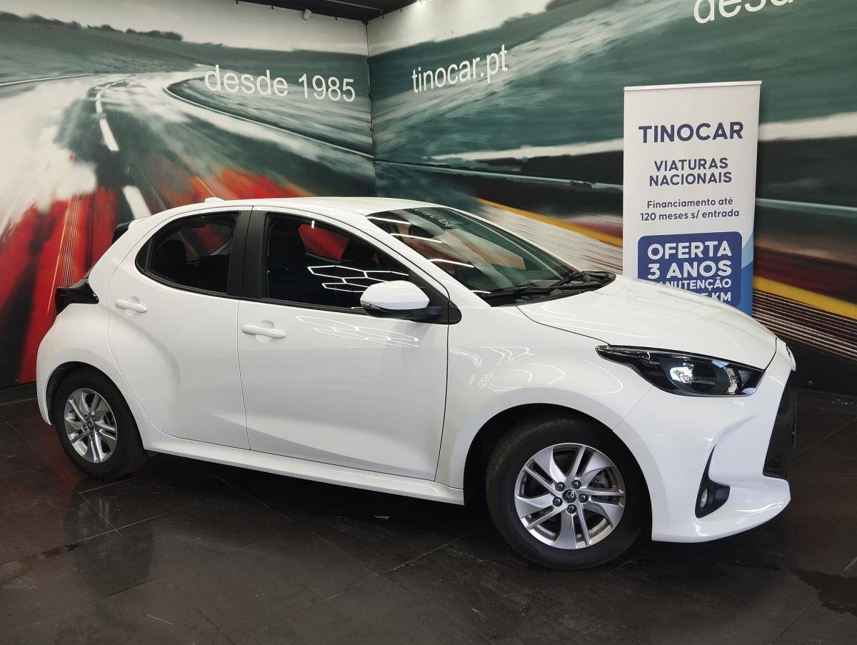 toyota-yaris-2024-hibrido-a-gasolina-1490cc