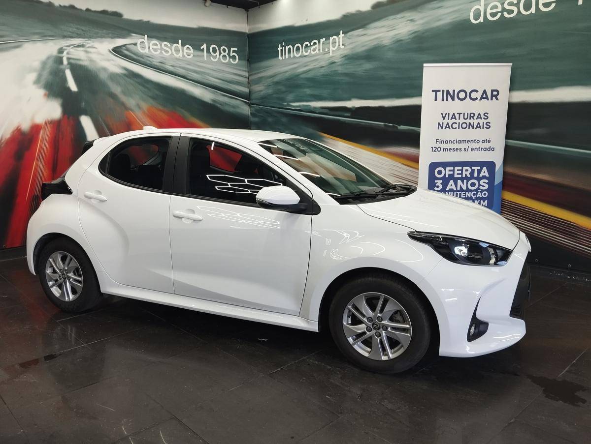 toyota-yaris-2024-hibrido-a-gasolina-1490cc