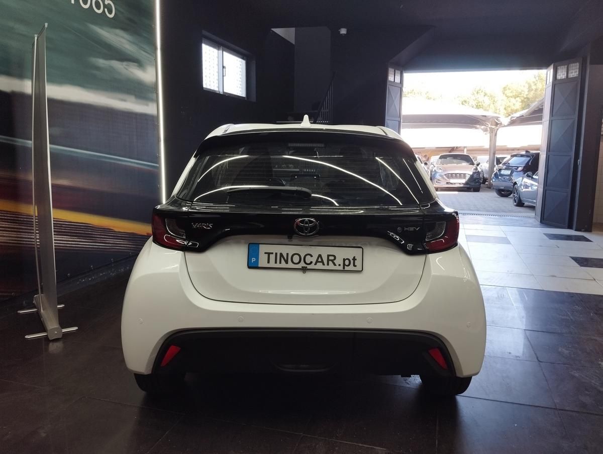 toyota-yaris-2024-hibrido-a-gasolina-1490cc