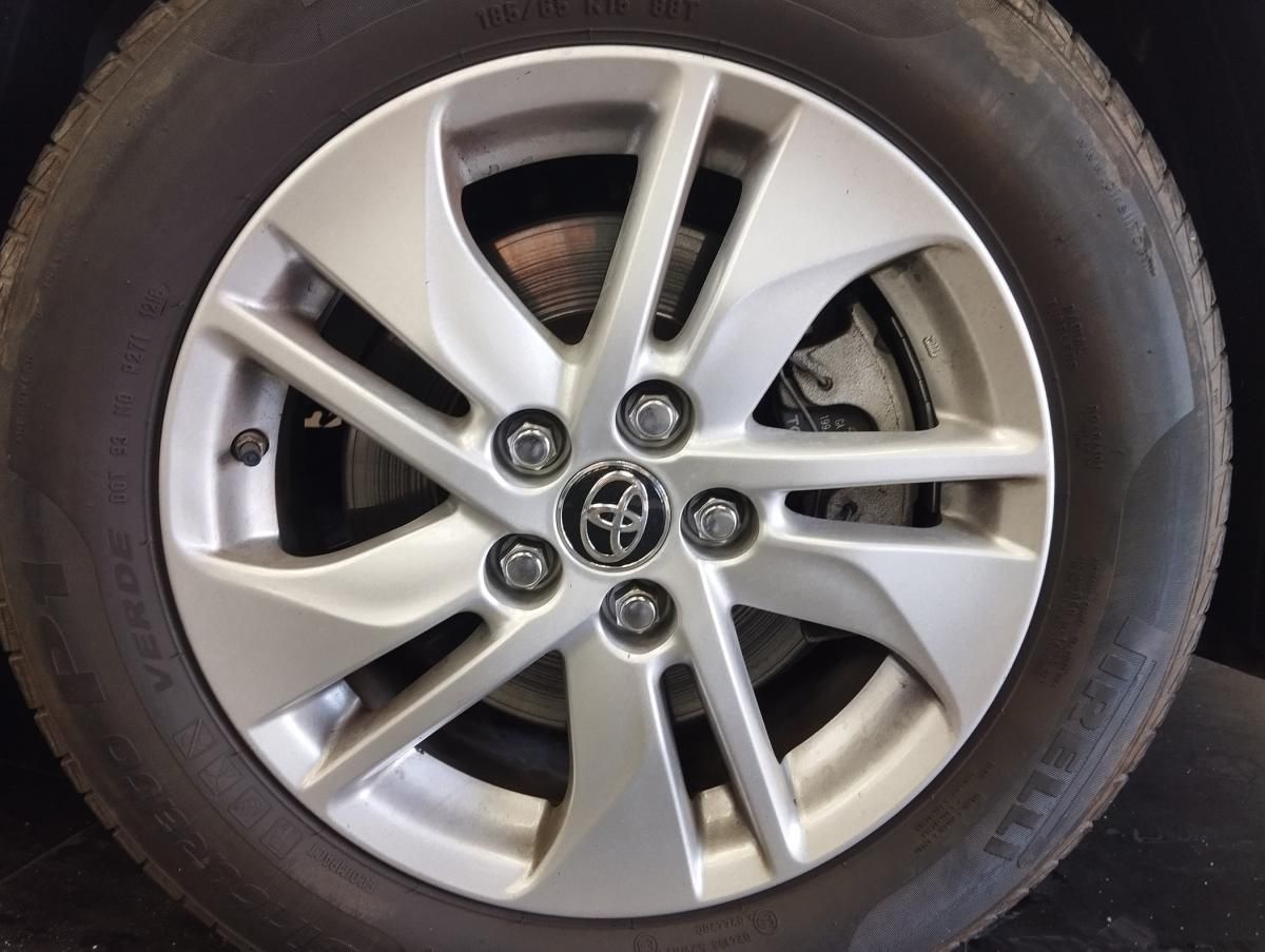 toyota-yaris-2024-hibrido-a-gasolina-1490cc