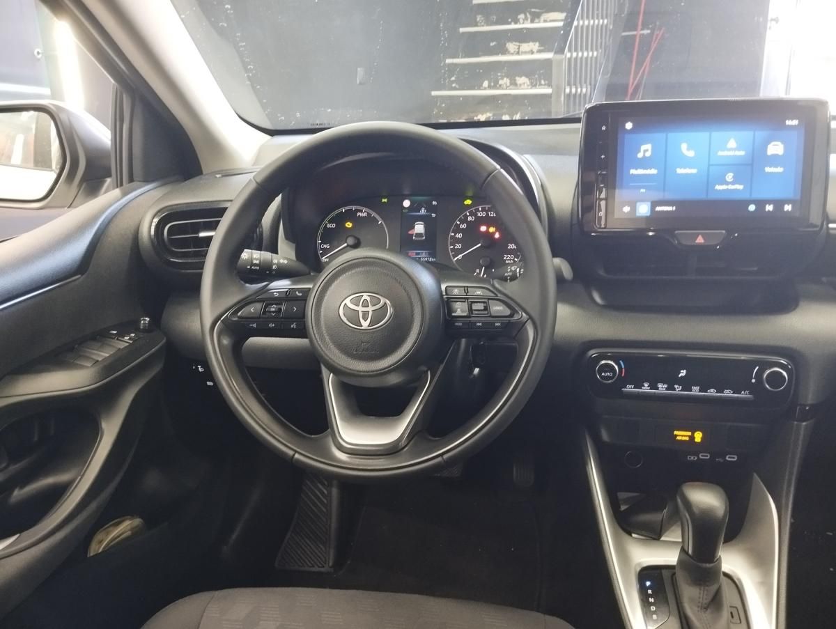 toyota-yaris-2024-hibrido-a-gasolina-1490cc
