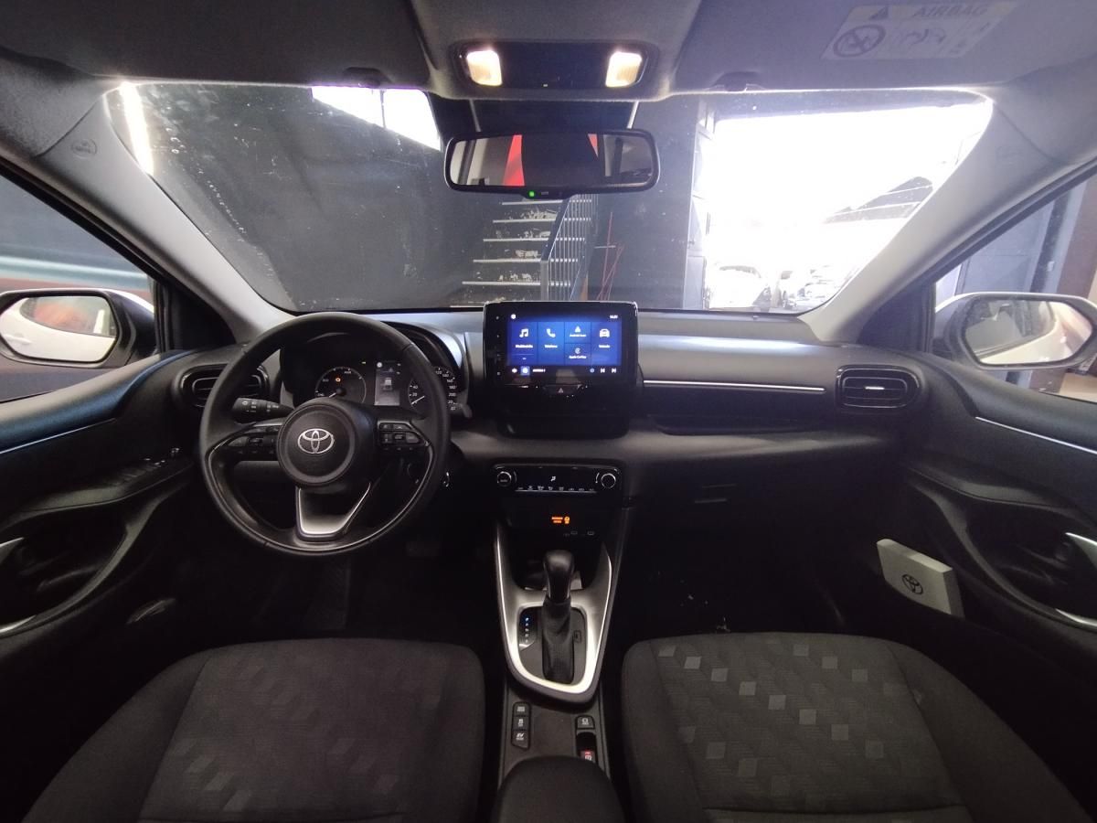 toyota-yaris-2024-hibrido-a-gasolina-1490cc