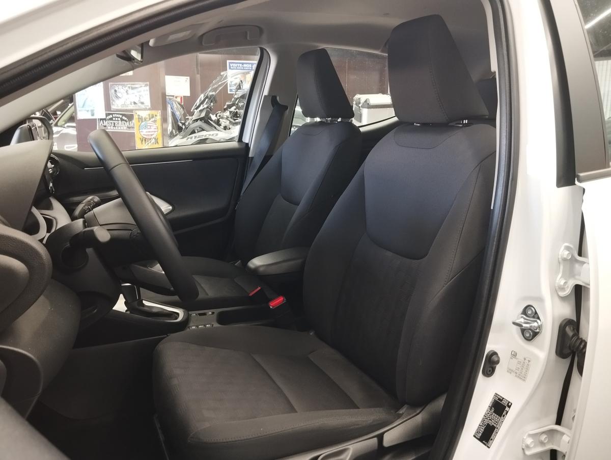 toyota-yaris-2024-hibrido-a-gasolina-1490cc