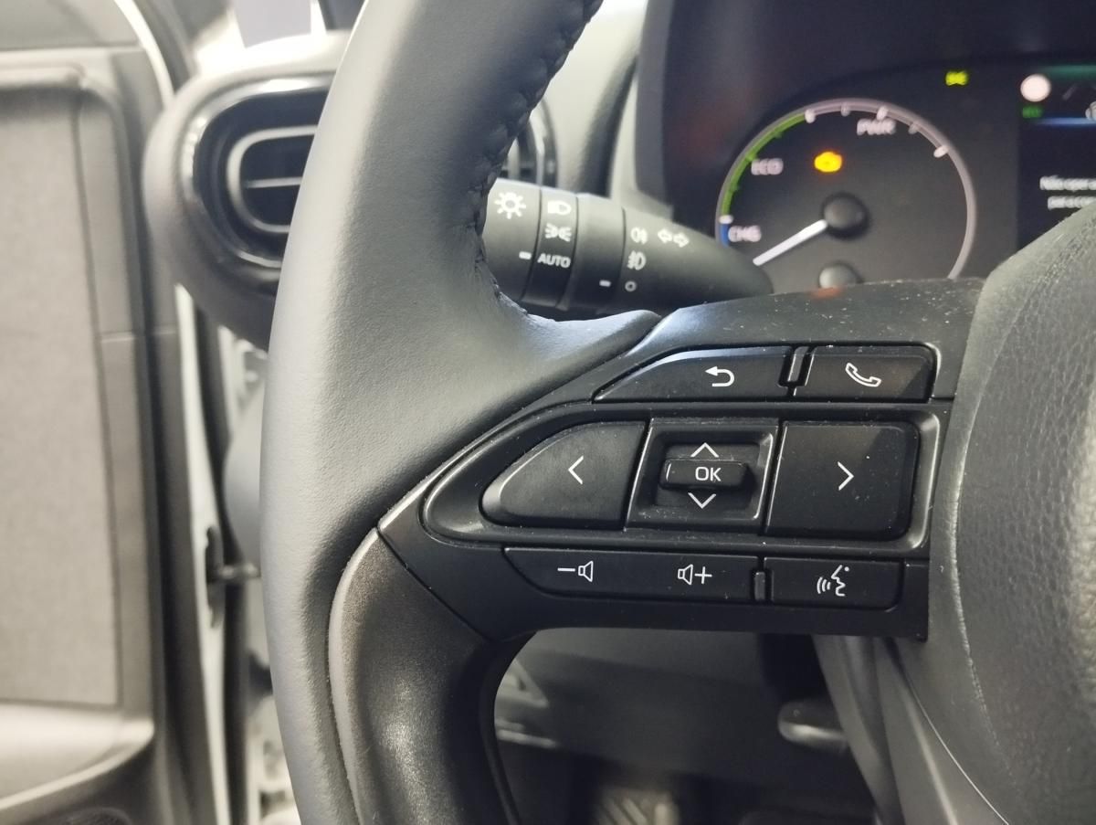 toyota-yaris-2024-hibrido-a-gasolina-1490cc