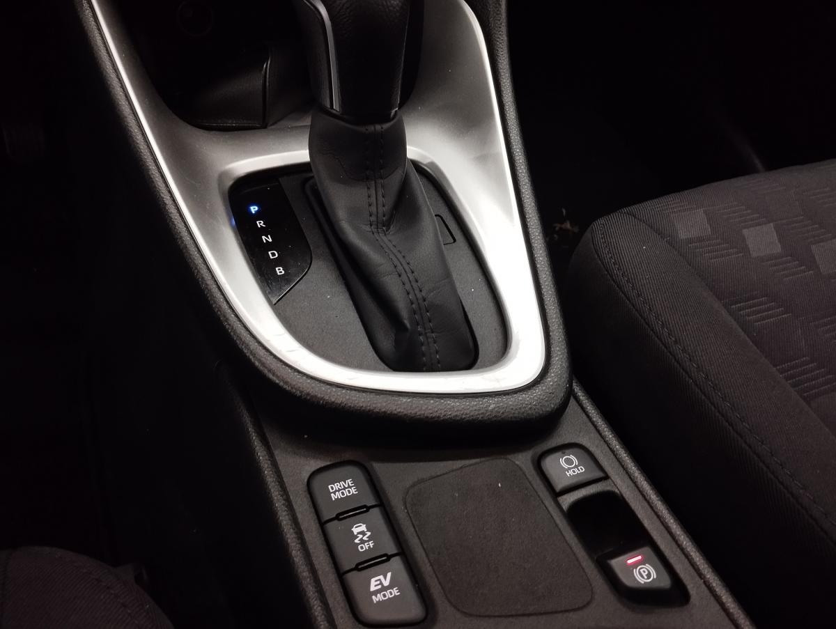 toyota-yaris-2024-hibrido-a-gasolina-1490cc