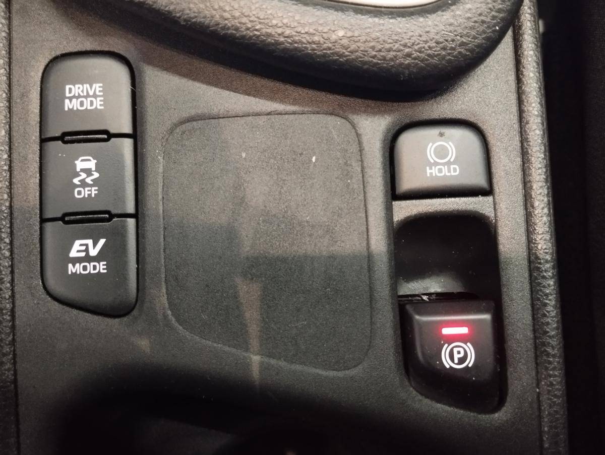 toyota-yaris-2024-hibrido-a-gasolina-1490cc