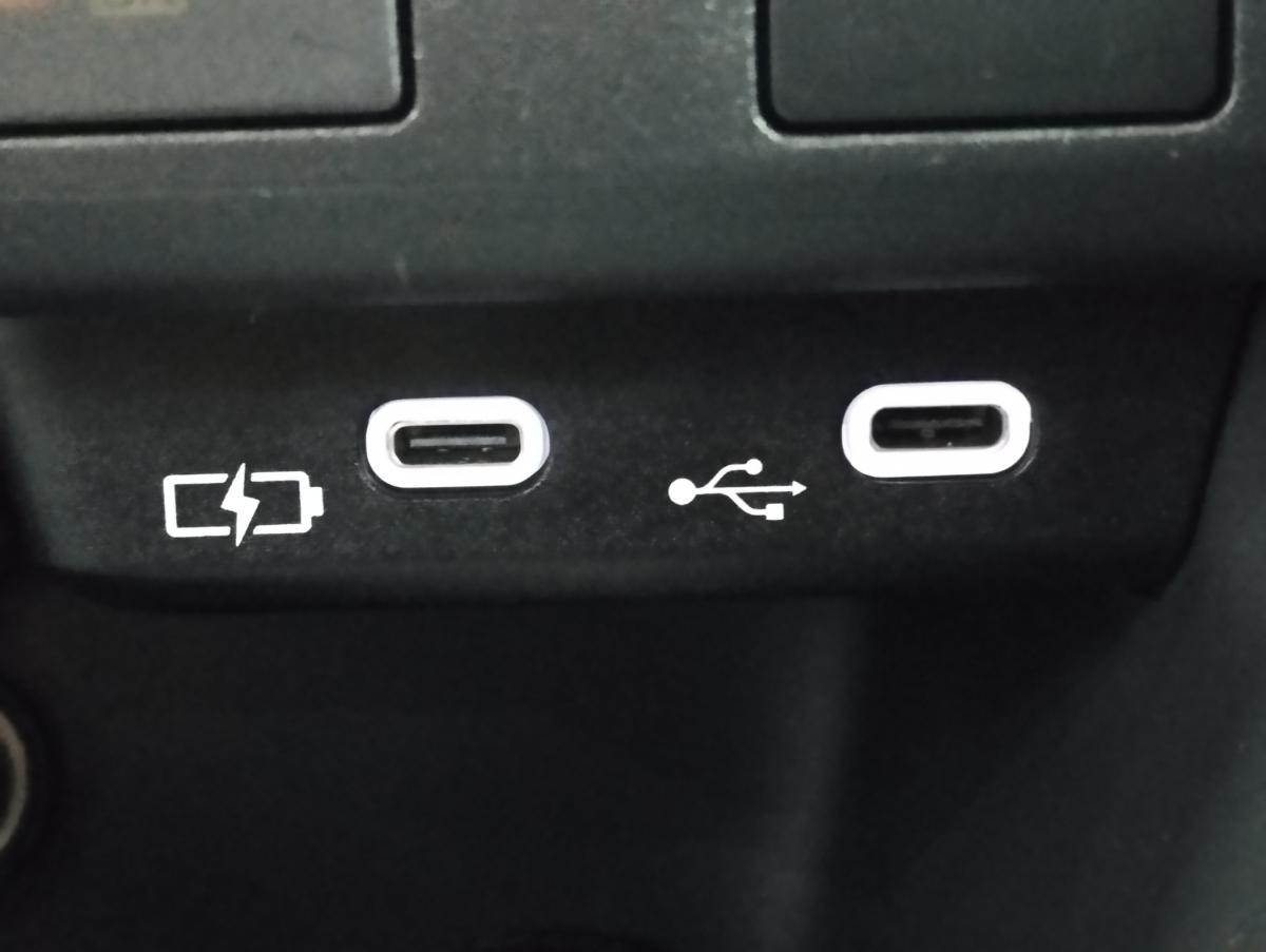 toyota-yaris-2024-hibrido-a-gasolina-1490cc