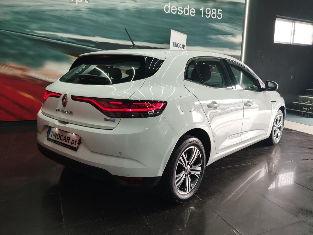 renault-megane-2022-hibrido-a-gasolina-1598cc