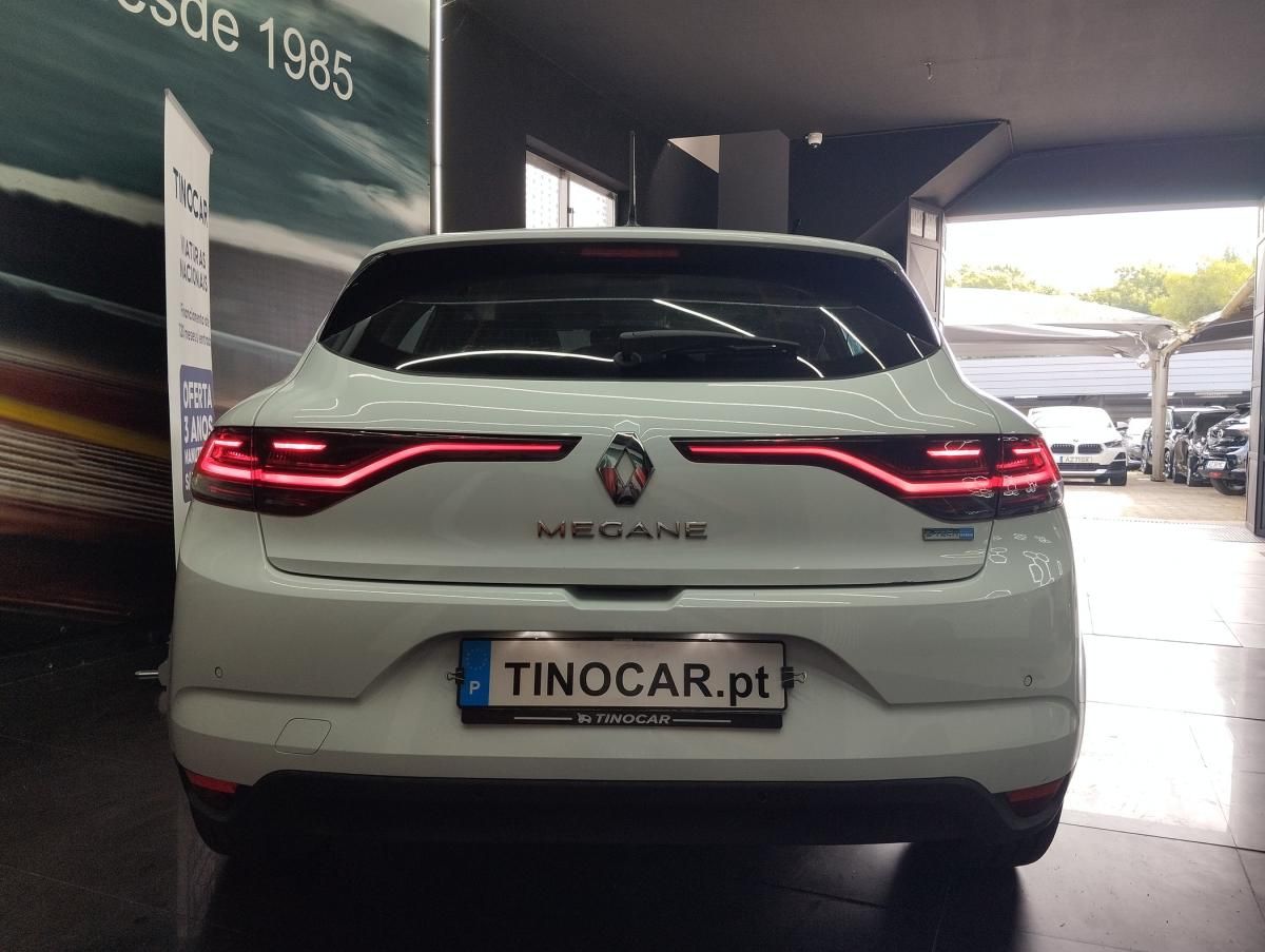 renault-megane-2022-hibrido-a-gasolina-1598cc