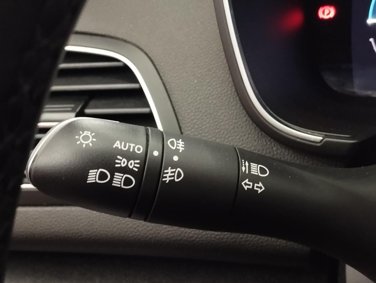 renault-megane-2022-hibrido-a-gasolina-1598cc