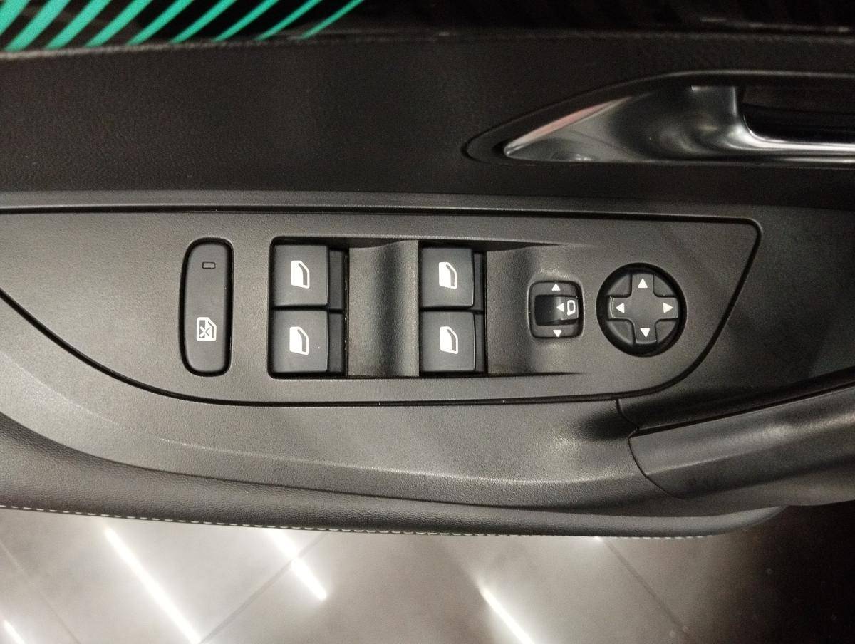 peugeot-2008-2021-gasolina-1199cc
