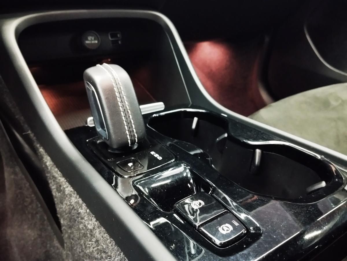 volvo-xc40-2021-hibrido-a-gasolina-1477cc