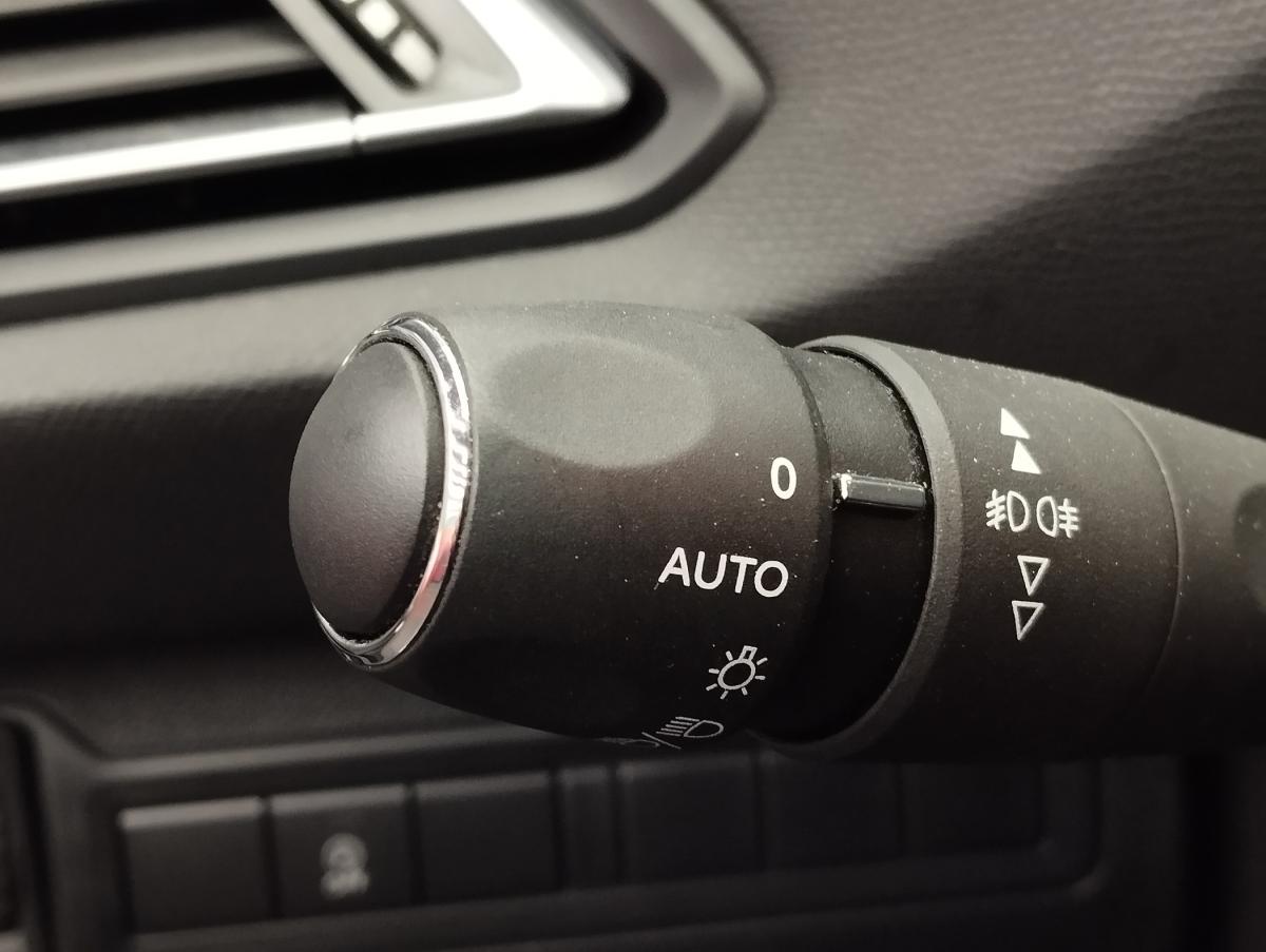 peugeot-308-sw-2021-diesel-1499cc
