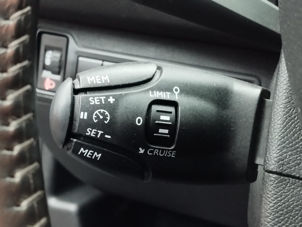 peugeot-308-sw-2021-diesel-1499cc