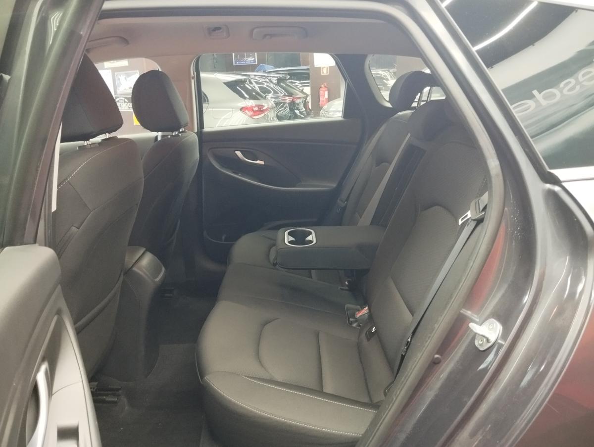 hyundai-i30-sw-2019-diesel-1598cc