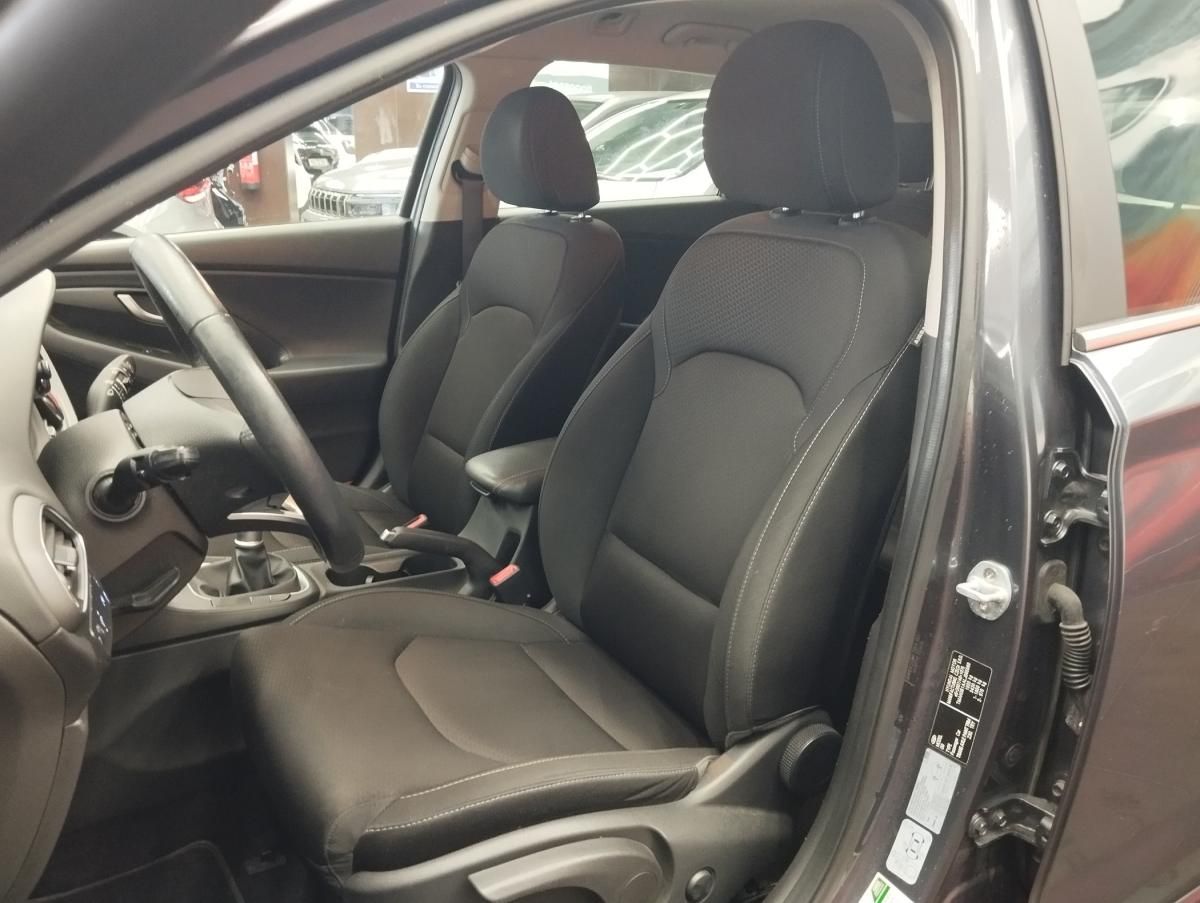 hyundai-i30-sw-2019-diesel-1598cc