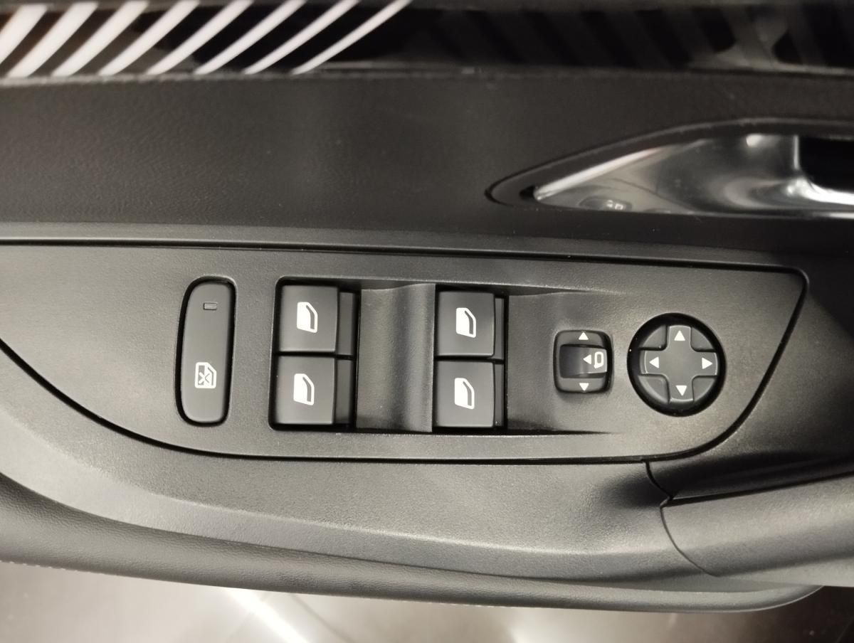 peugeot-2008-2024-gasolina-1199cc