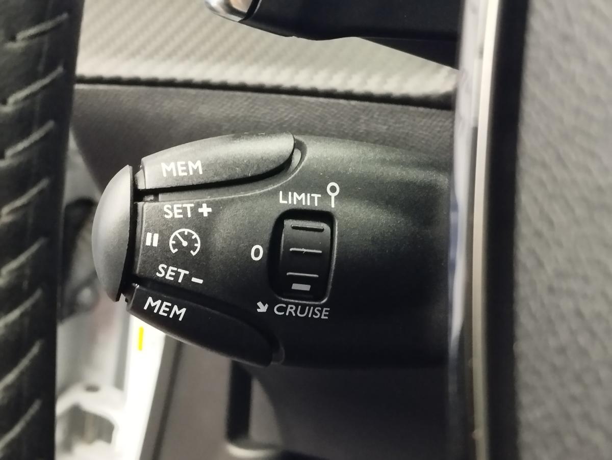 peugeot-2008-2024-gasolina-1199cc