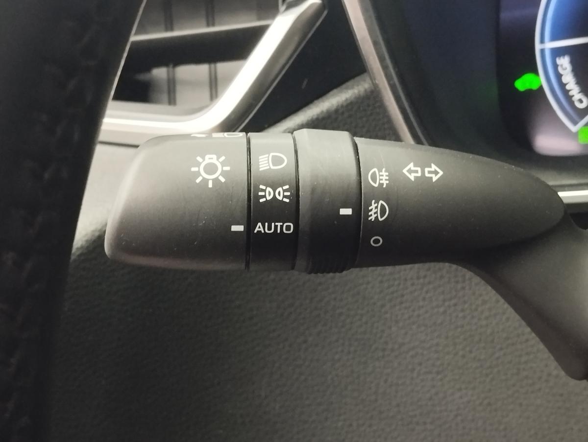 toyota-corolla-2023-hibrido-a-gasolina-1798cc
