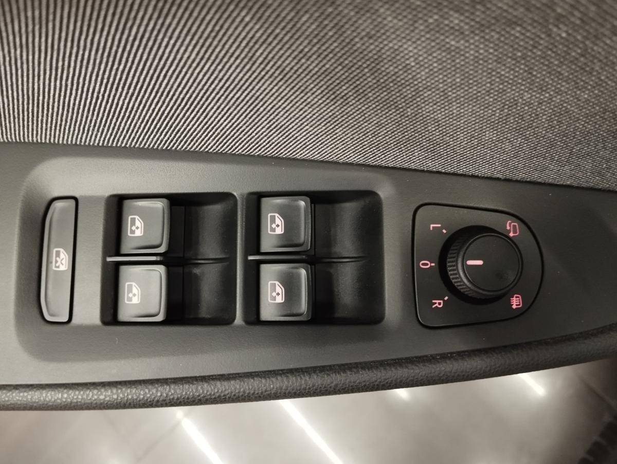 seat-leon-2019-diesel-1598cc