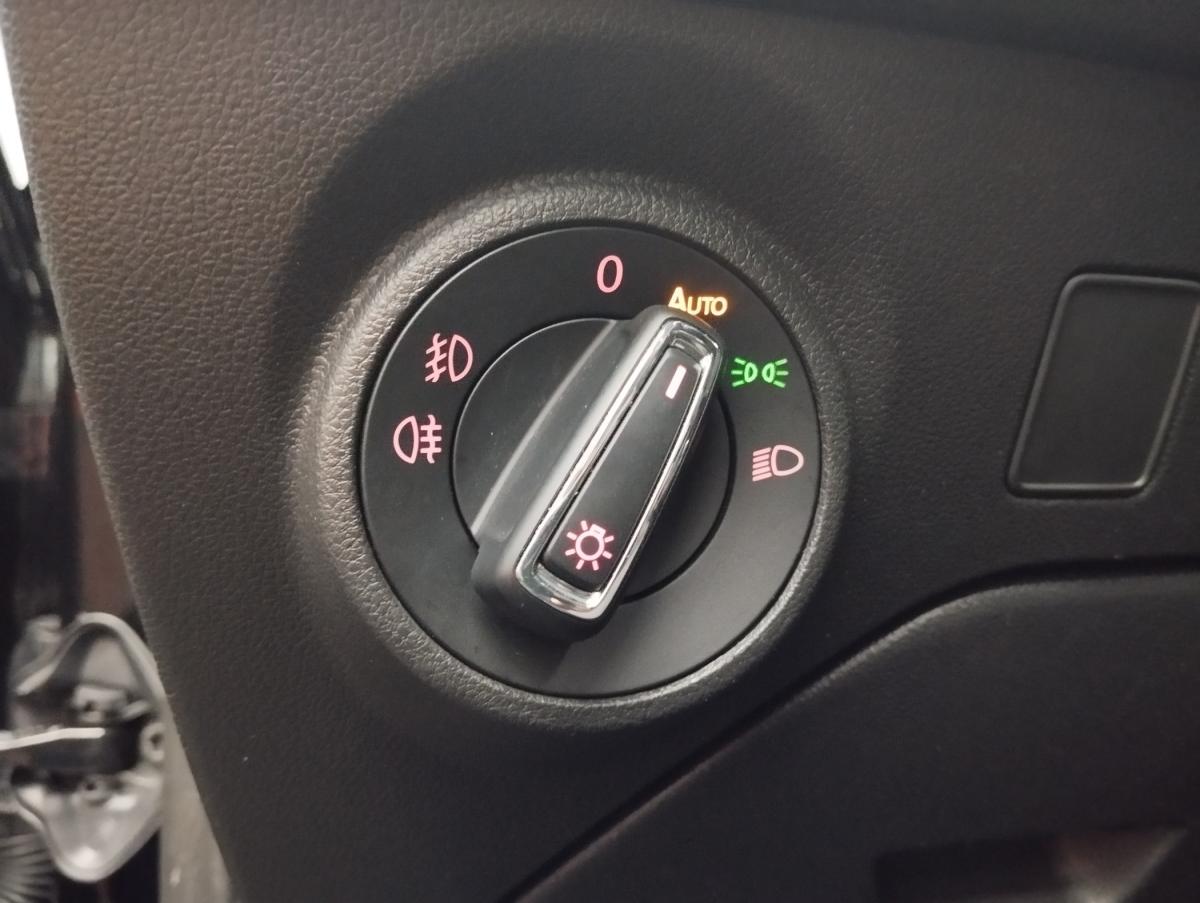 seat-leon-2019-diesel-1598cc