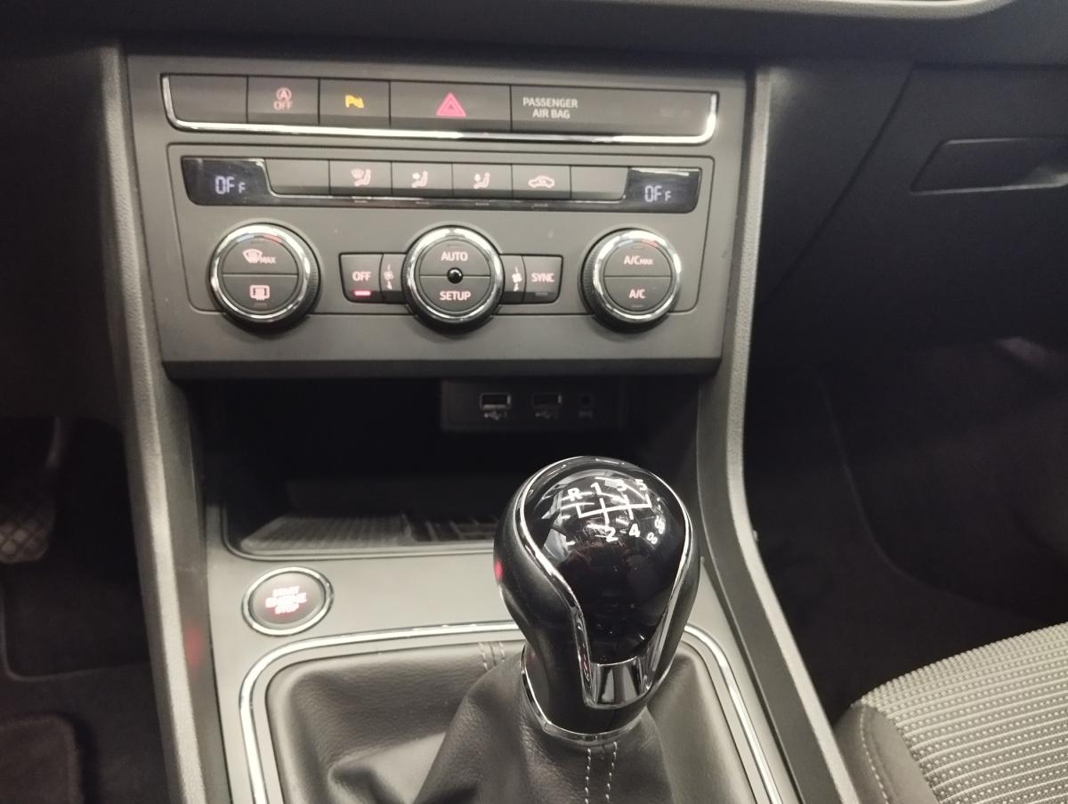 seat-leon-2019-diesel-1598cc