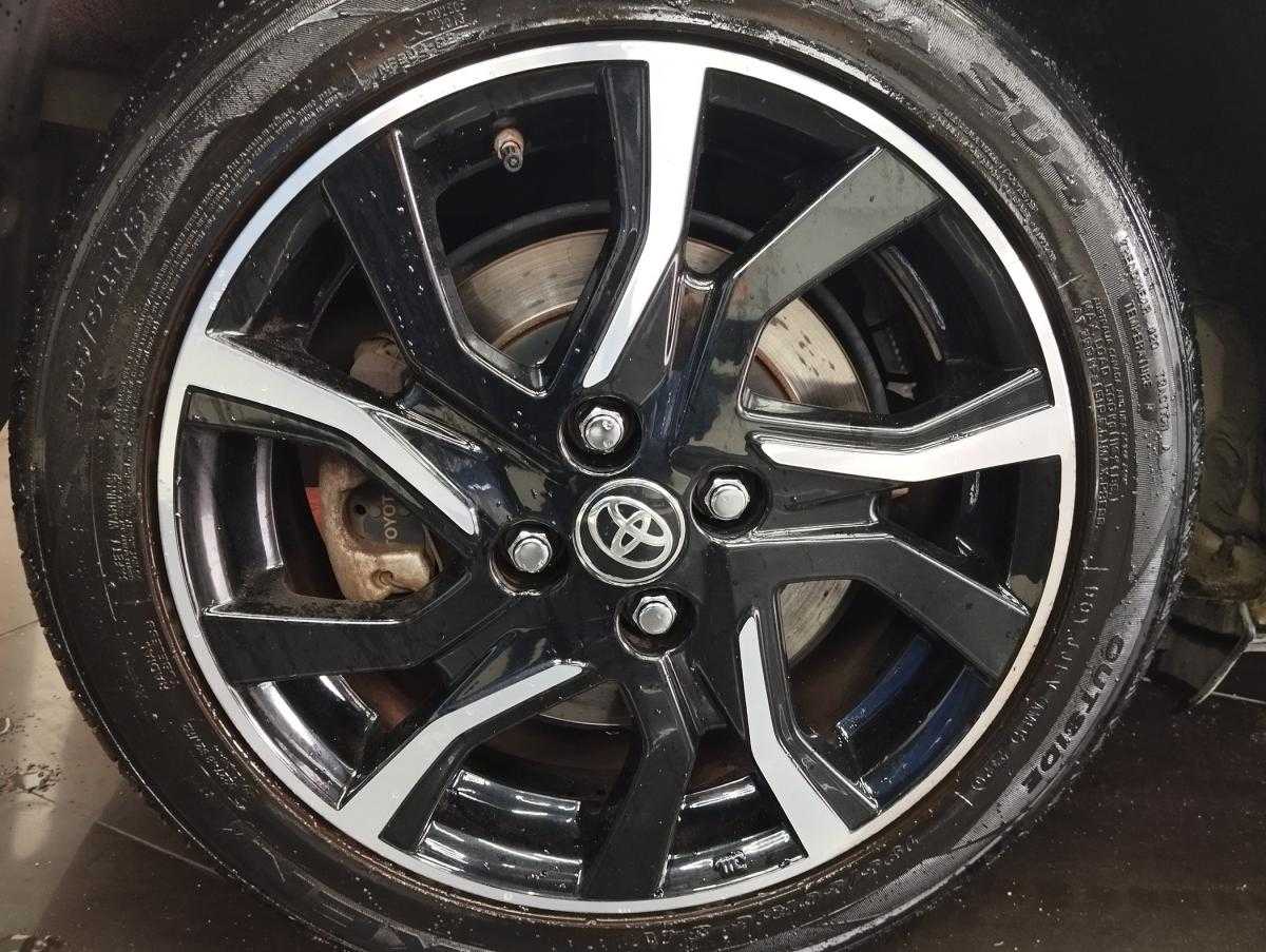 toyota-yaris-2018-hibrido-a-gasolina-1497cc