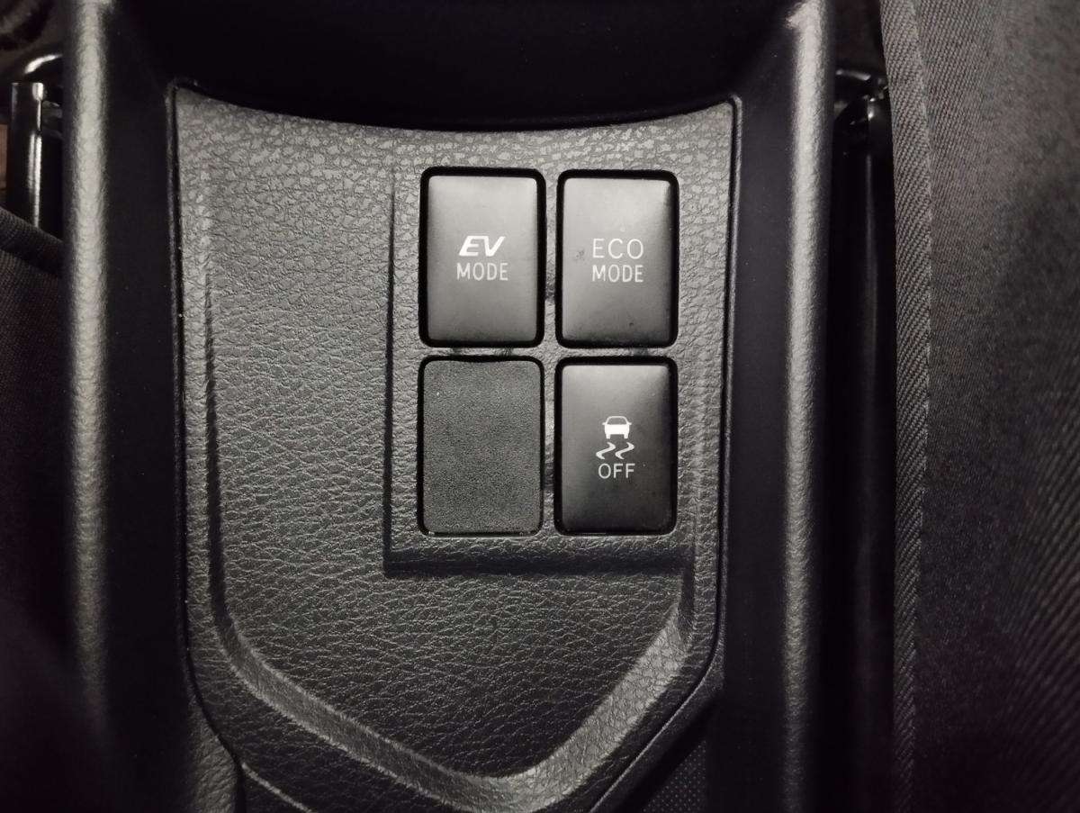 toyota-yaris-2018-hibrido-a-gasolina-1497cc