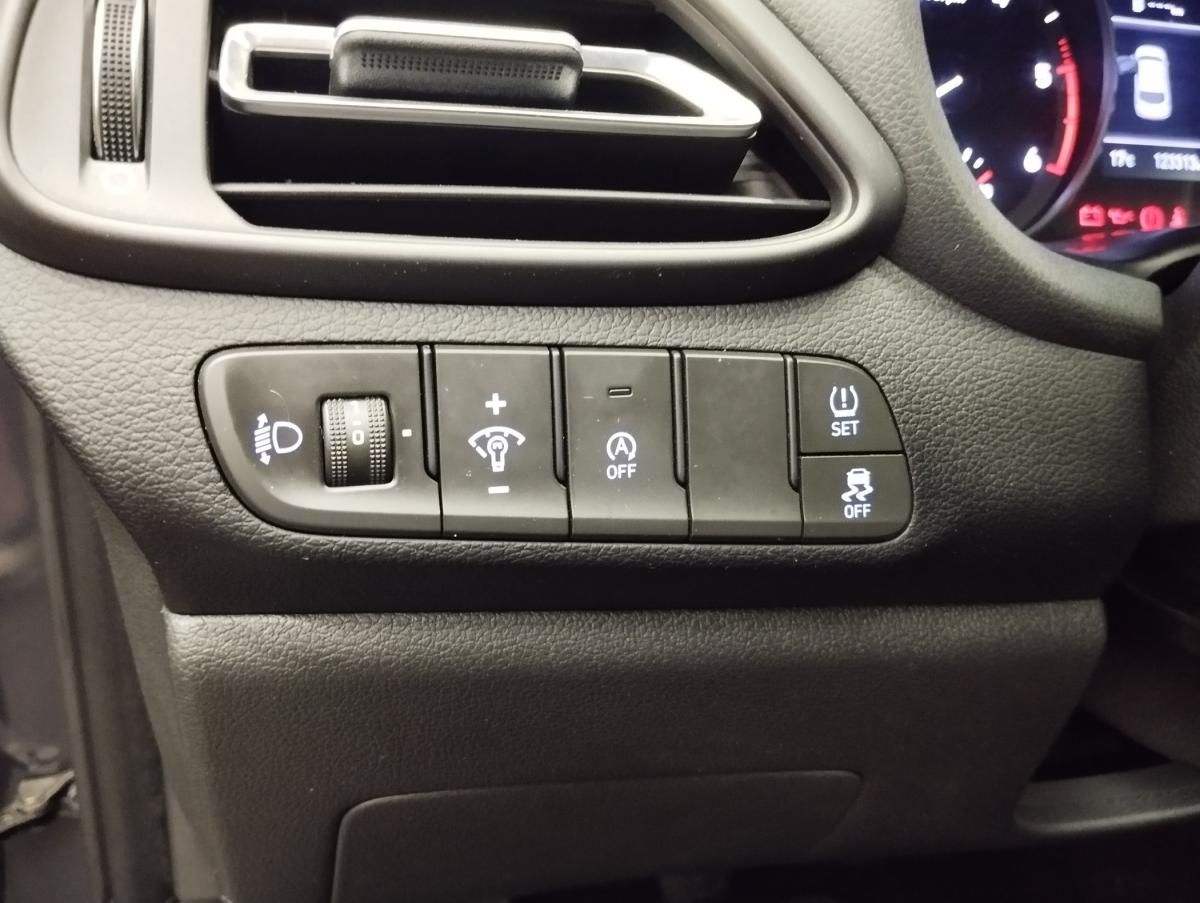 hyundai-i30-2021-diesel-1598cc